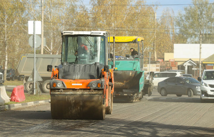 В Туле начали укладывать асфальт на улице Карла Маркса