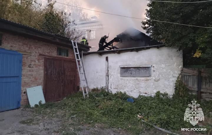 Пожар в Богородицке тушили 12 пожарных и четыре единицы техники МЧС