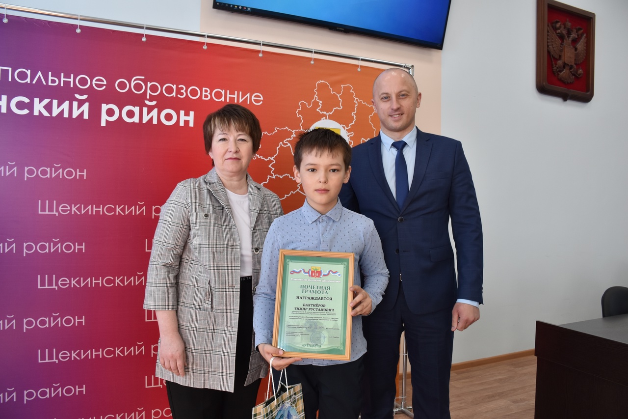 Щекинского школьника наградили за находку сумки бойца ЧВК "Вагнер"