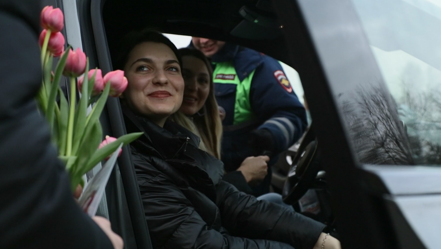 "Автоимпорт" и Госавтоинспекция поздравили тулячек с Международным женским днем