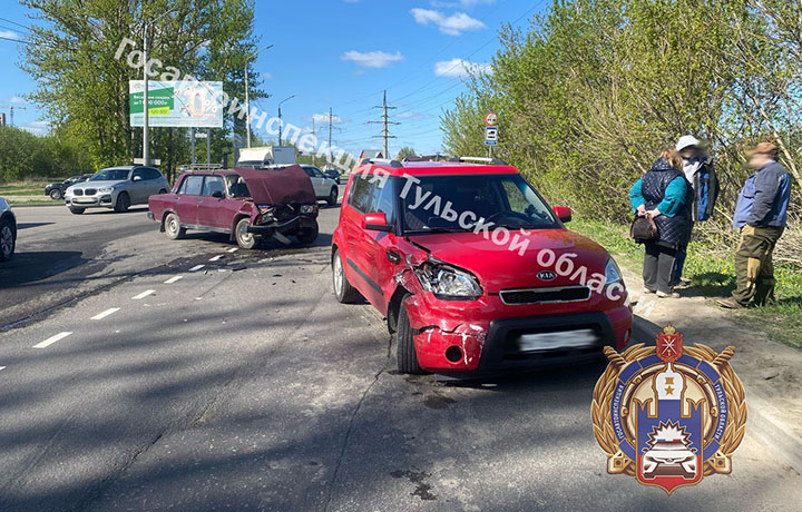 Пассажирка иномарки пострадала в ДТП на Одоевском шоссе в Туле Пассажирка иномарки пострадала в ДТП на Одоевском шоссе в Туле