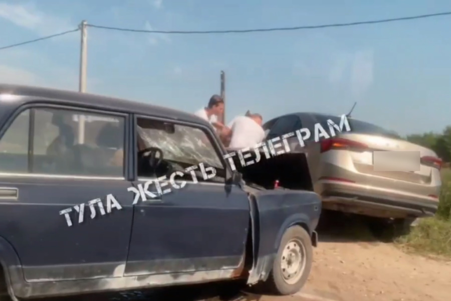 Нетрезвый водитель "ВАЗа" без прав устроил ДТП на Епифанском шоссе в Туле и попал в больницу
