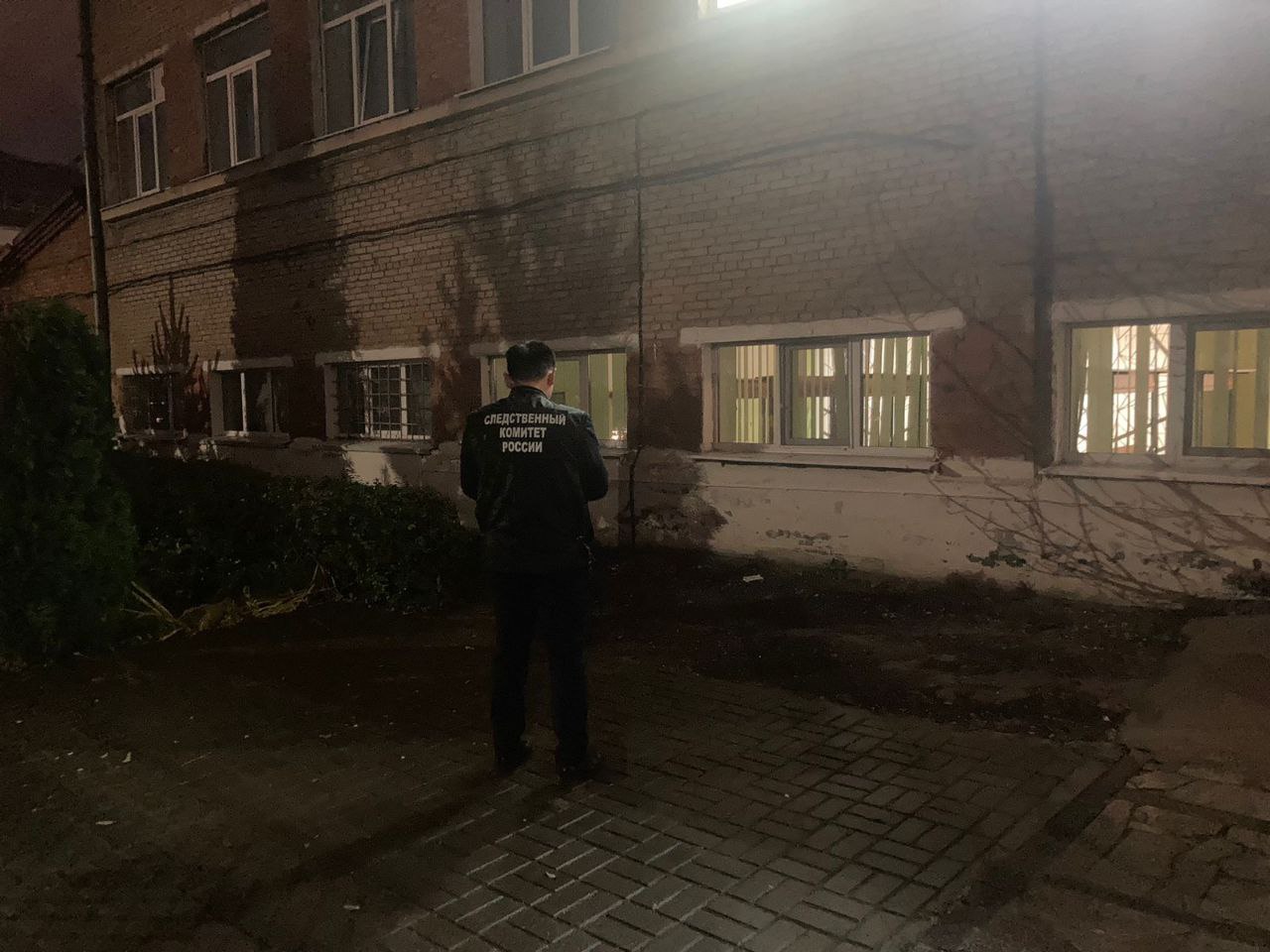 Следственный комитет возбудил уголовное дело по факту смертельного падения новомосковского школьника из окна