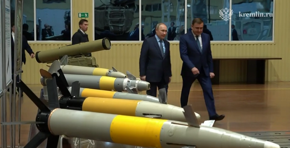 Путин: Обеспечение подразделений вооружением и боеприпасами – важнейшая задача ОПК