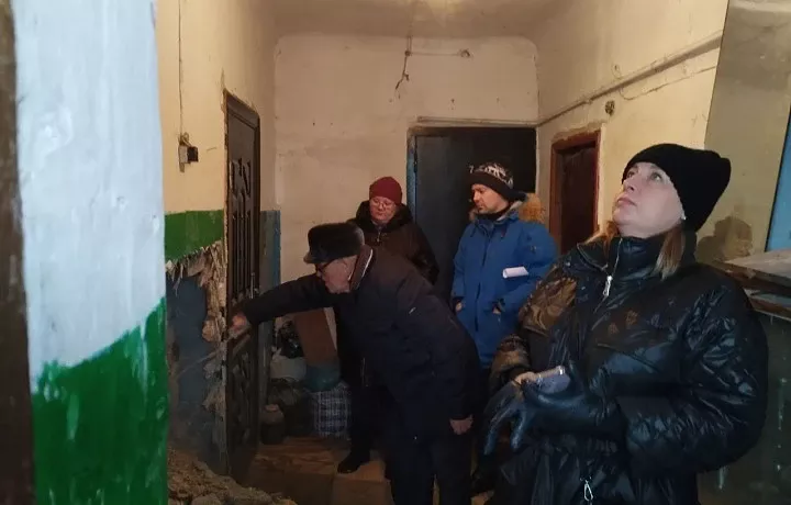 Следователи проводят проверку по обрушению стены дома в Плавске