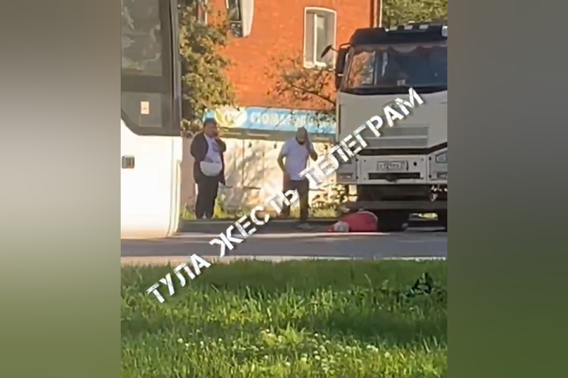 ﻿Грузовик сбил пешехода на улице Кирова в Туле