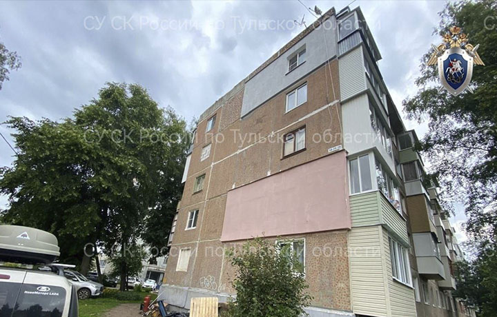 23-летний рабочий сорвался с крыши пятиэтажного дома в Новомосковске