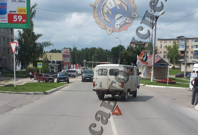 В Суворове женщина попала под колеса «буханки» на проезжей части