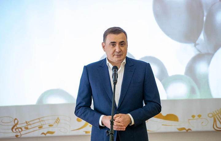 Дюмин поздравил жителей Тульской области с Днем весны и труда