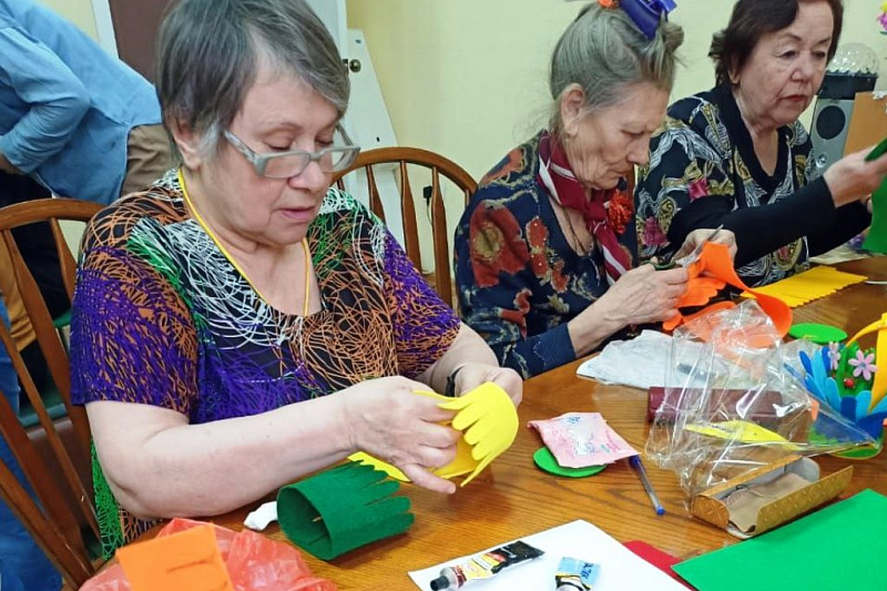 Активисты Советского округа Тулы приняли участие в мастер-классе по изготовлению сувениров