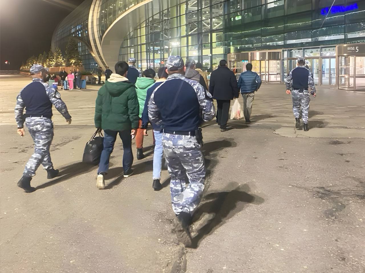 В Тульской области судебные приставы выдворили 145 нелегальных мигрантов в 2025 году