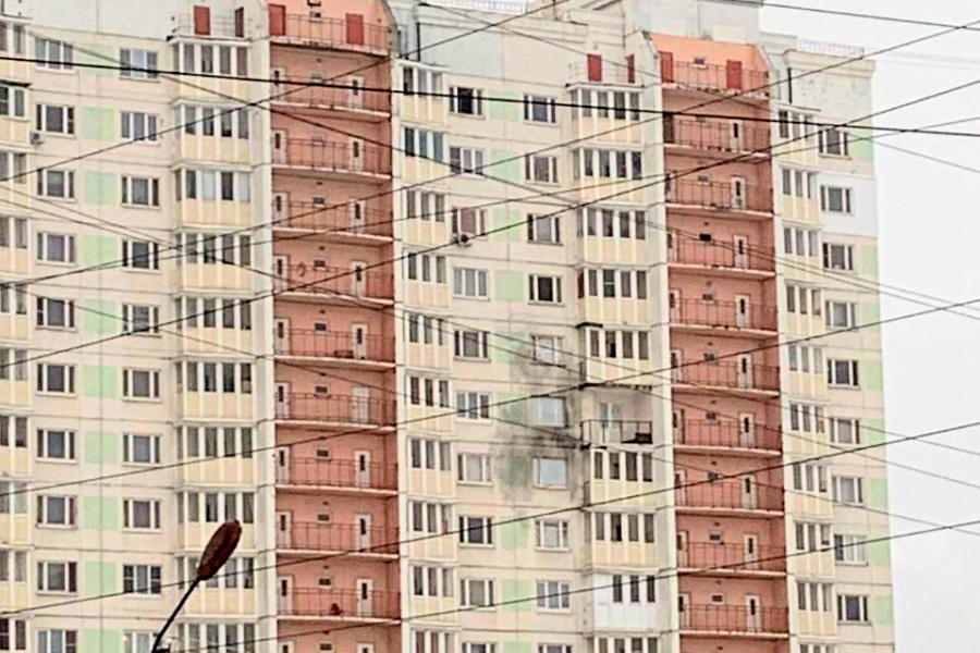 В многоэтажке на улице Хворостухина в Туле, пострадавшей от БПЛА, установили новые окна
