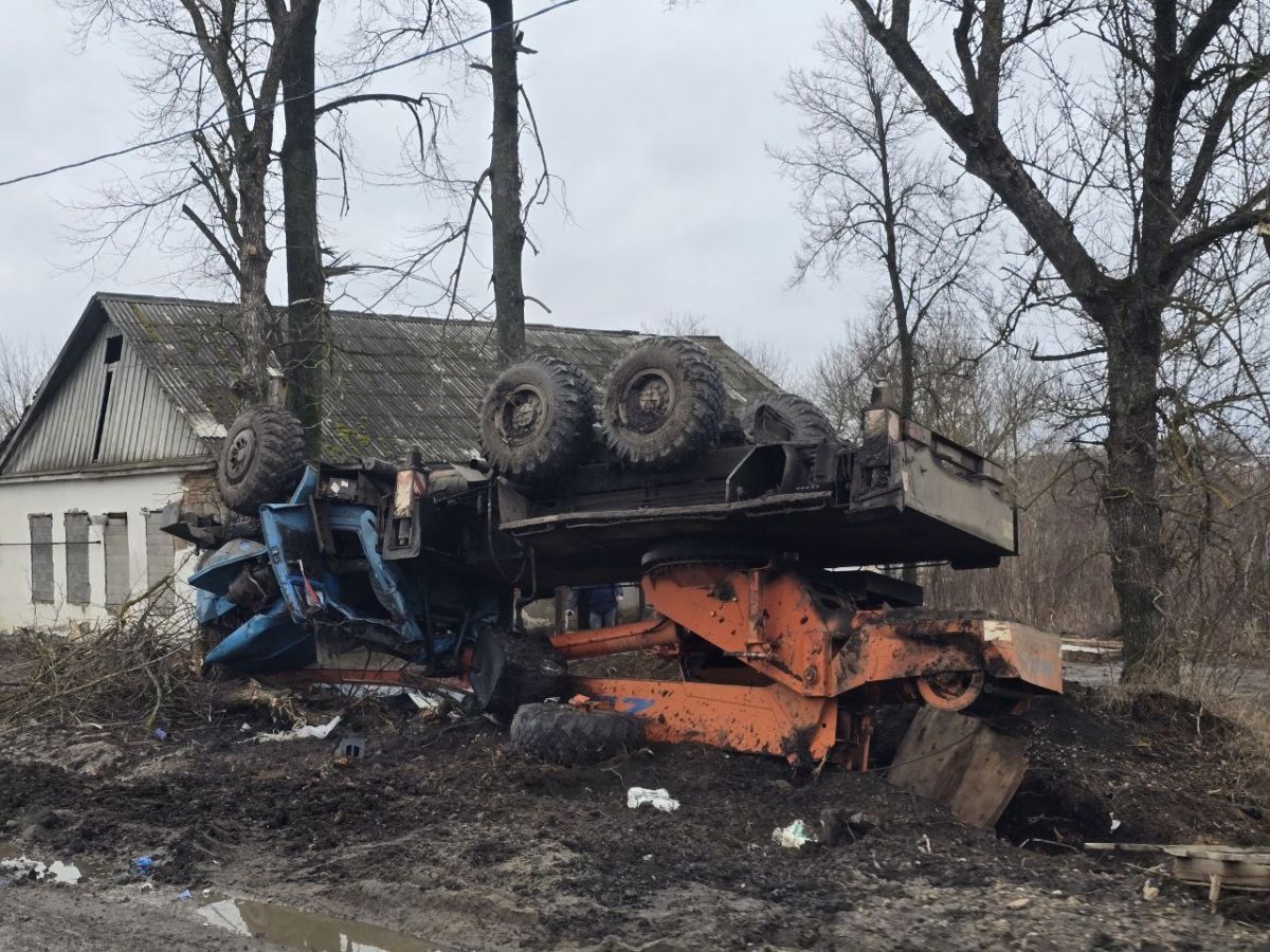 В Тепло-Огаревском районе автокран перевернулся на крышу, водитель остался жив