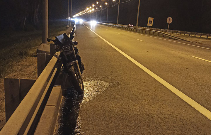 Мотоциклист пострадал в результате опрокидывания на трассе "Крым" под Тулой