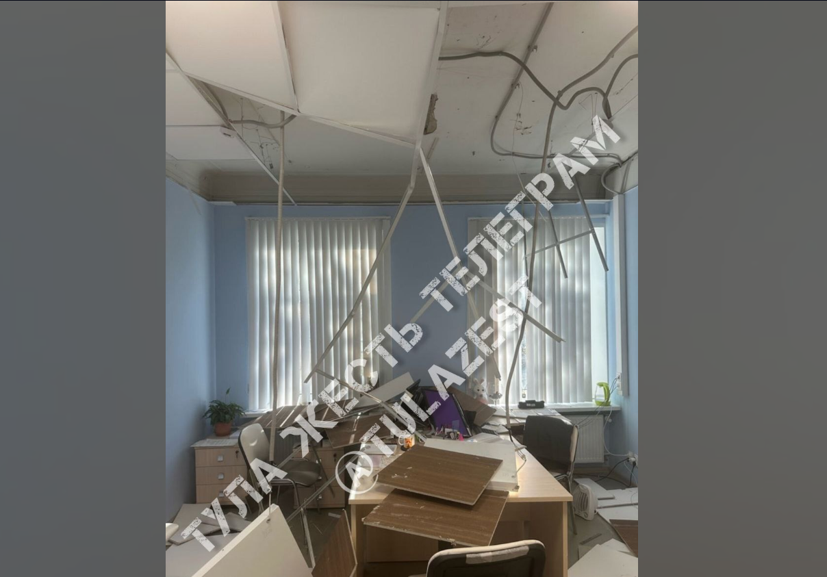 Потолок в кабинете тульской поликлиники, обвалившийся во время приема, восстановят по гарантии
