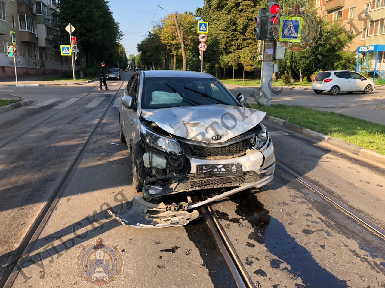 Водитель Hyundai Solaris попал в больницу после ДТП на улице Фридриха  Энгельса в Туле — ТСН 24