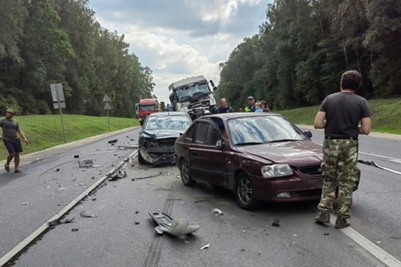 Двухлетний ребенок пострадал в массовом ДТП на трассе М-2 под Тулой