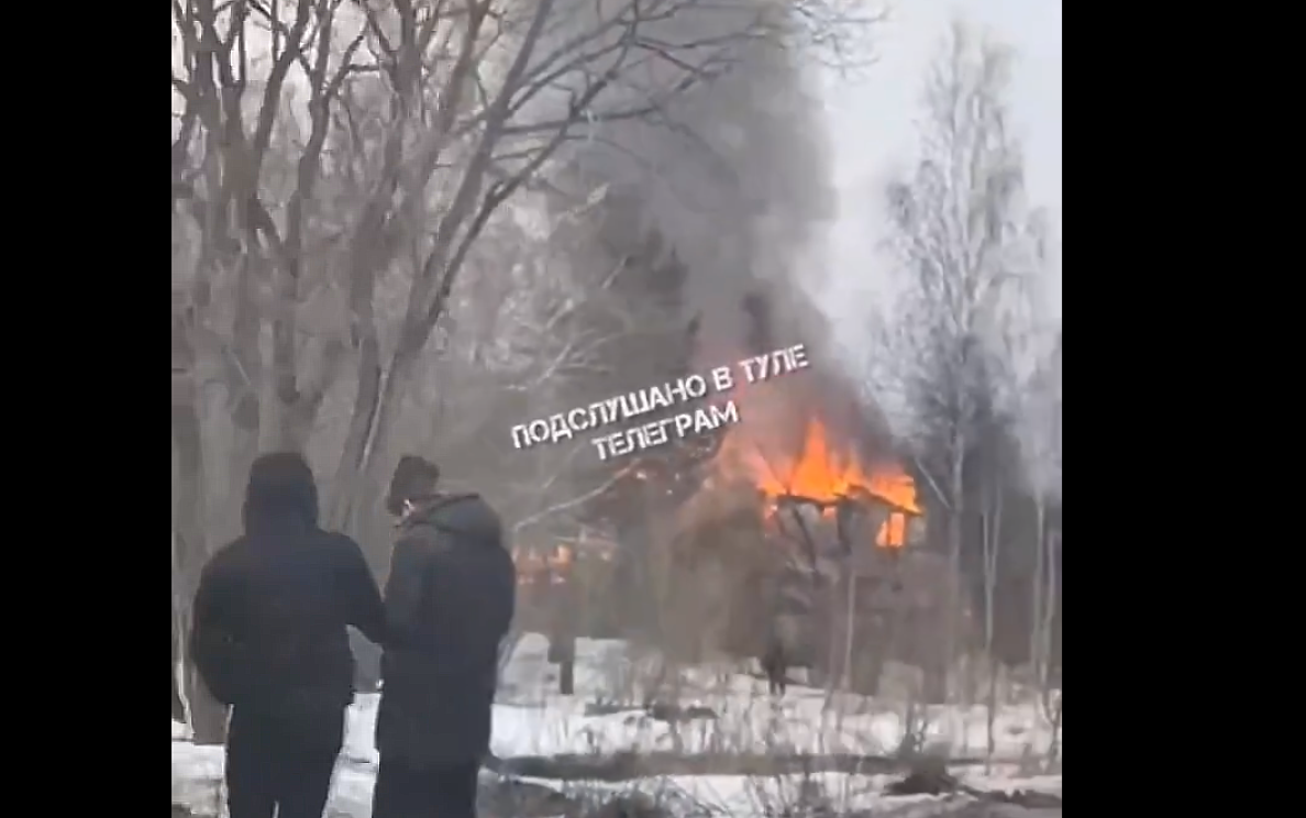 На улице Скуратовской в Туле загорелся частный дом — ТСН 24