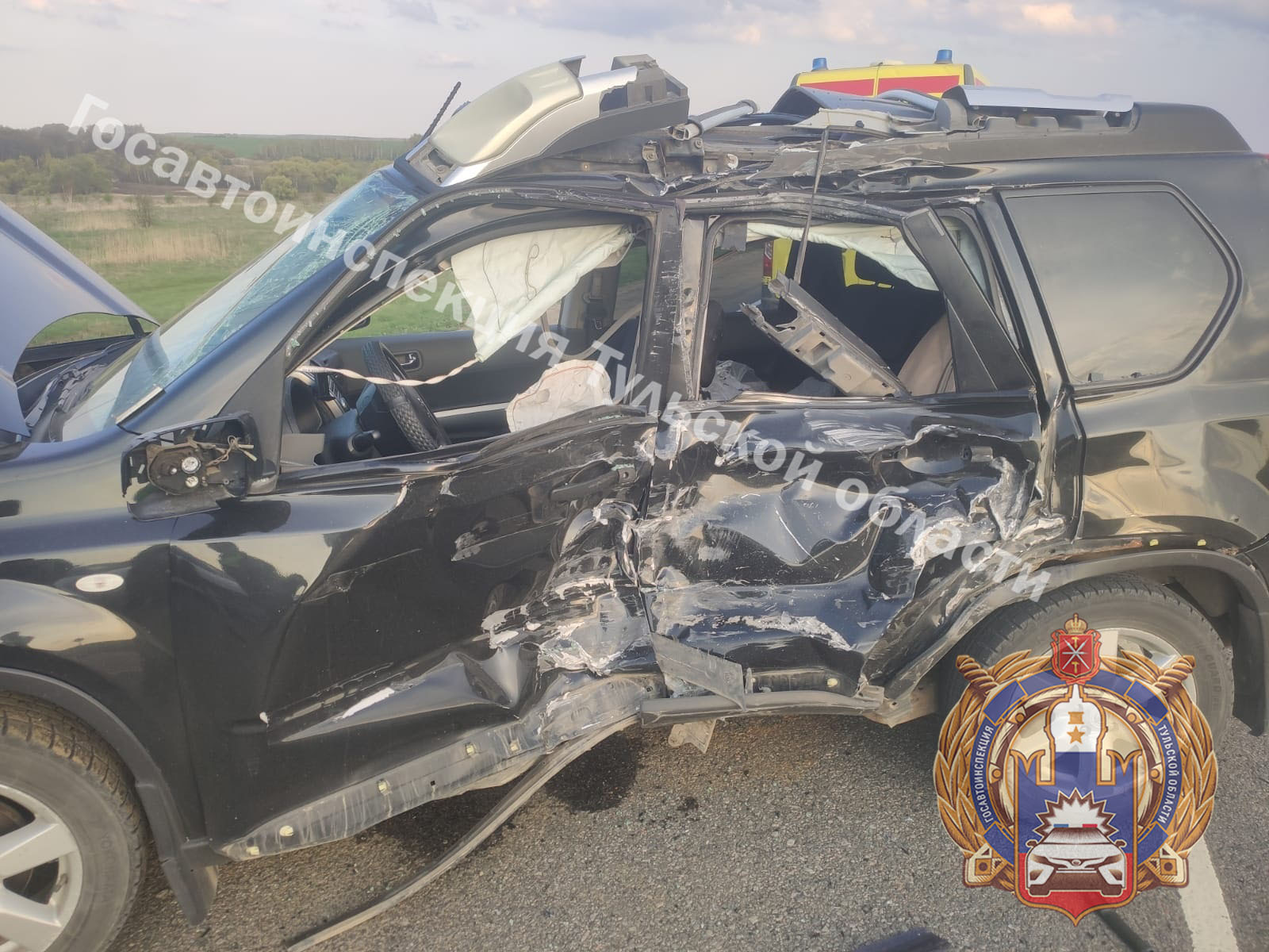 В Веневском районе на трассе Р-132 столкнулись Nissan и MAN - пострадали две девушки