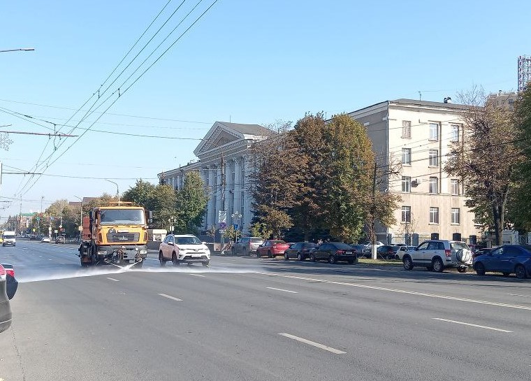 В Туле продолжилась уборка дорог и тротуаров 29 сентября