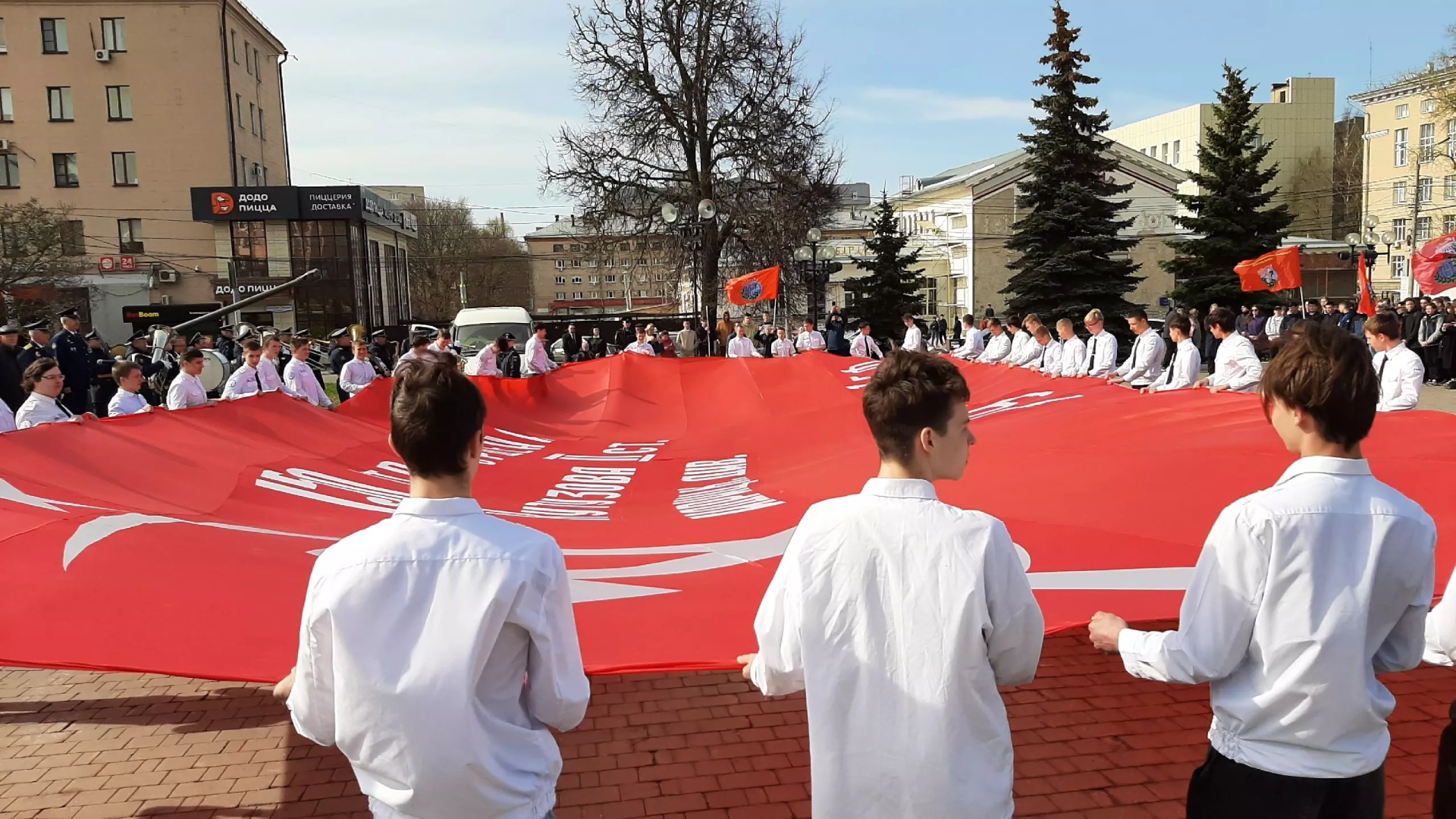 Полотнище копии Знамени Победы развернули в Туле