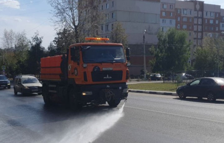 В Туле 10 сентября продолжается уборка дорог и тротуаров