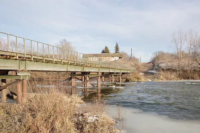Село Новокрасивое в Ефремове осталось без единственного пешеходного моста из-за паводка