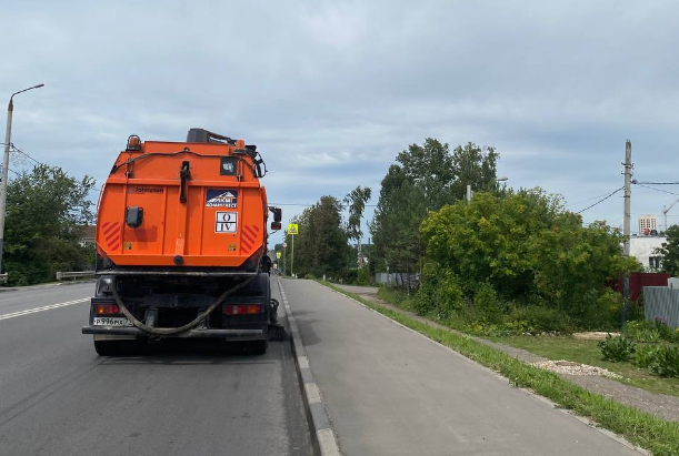 Днем 14 июля на уборку Тулы вышли более 320 рабочих и около 70 единиц техники