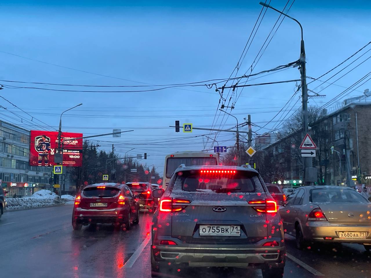 Из-за сломанного светофора на пересечении проспекта Ленина и улицы Руднева в Туле собралась пробка