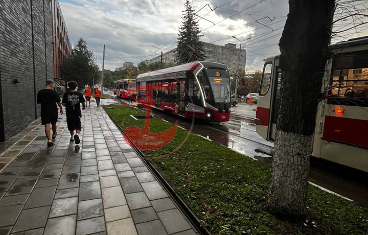 В центре Тулы встали трамваи