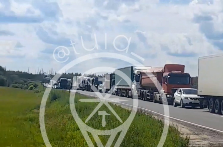 ﻿На Калужском шоссе собралась пробка в сторону Тулы из-за массового ДТП