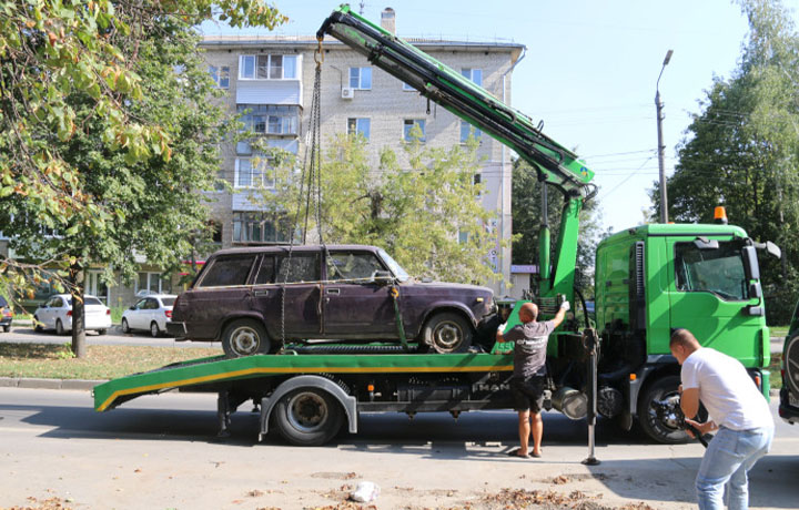 Три бесхозных автомобиля эвакуировали с улиц Тулы