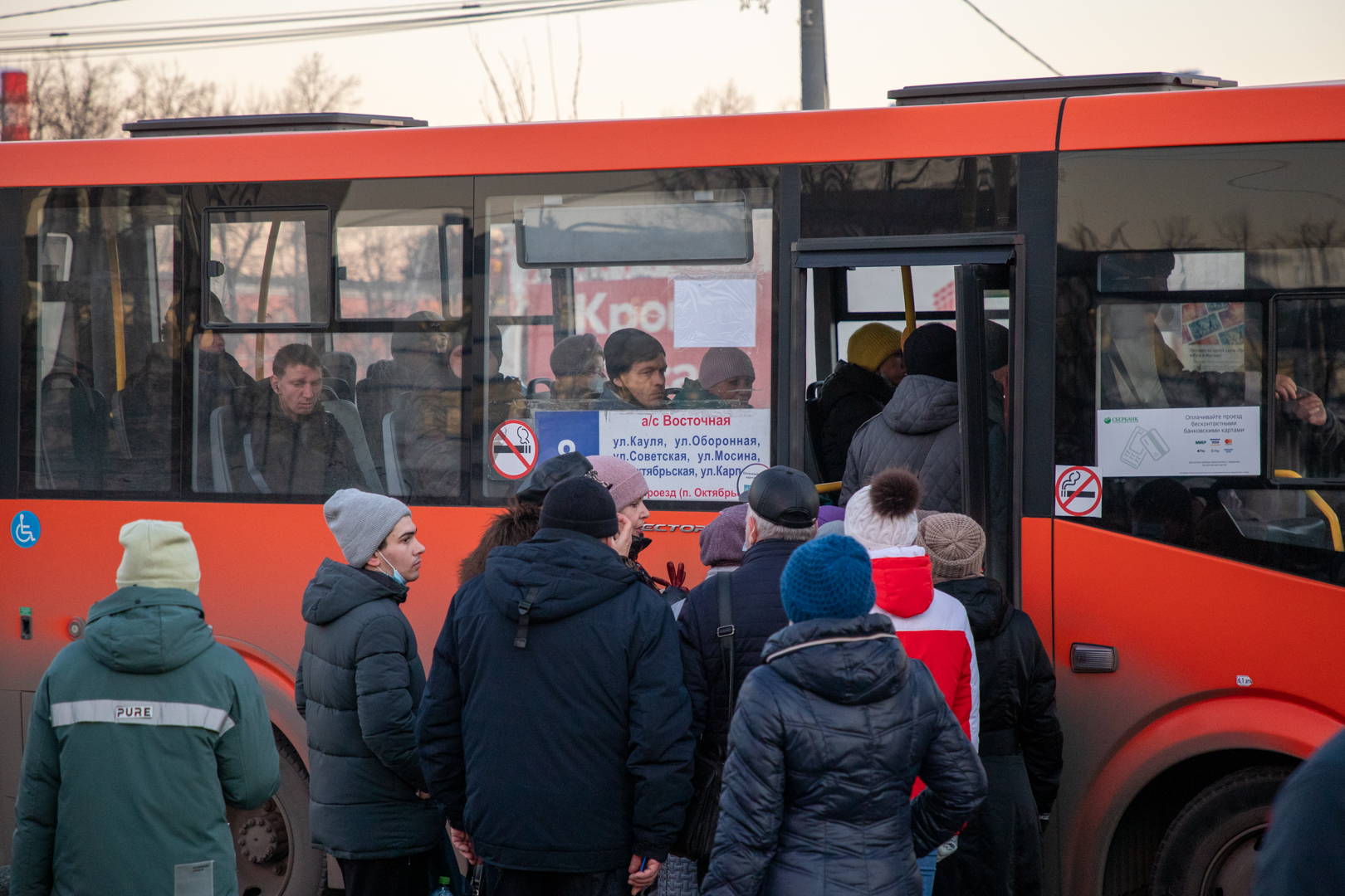 Почти 600 безбилетников поймали в транспорте Тулы за сутки