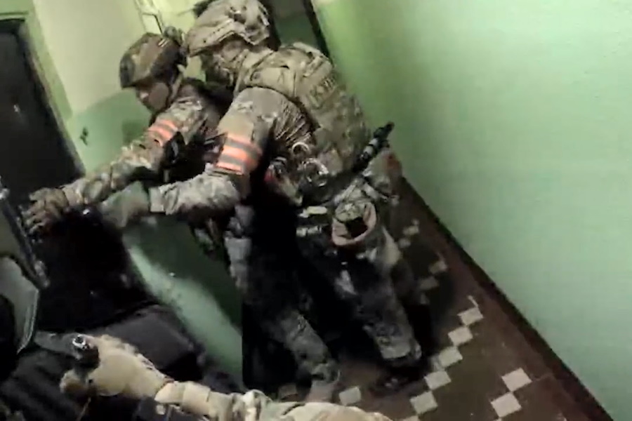 Росгвардия опубликовала видео с задержанием мужчин, ограбивших ювелирный магазин в Узловой