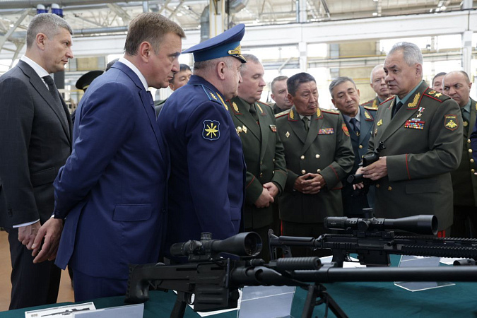Министр обороны России Сергей Шойгу посетил Конструкторское бюро приборостроения в Туле
