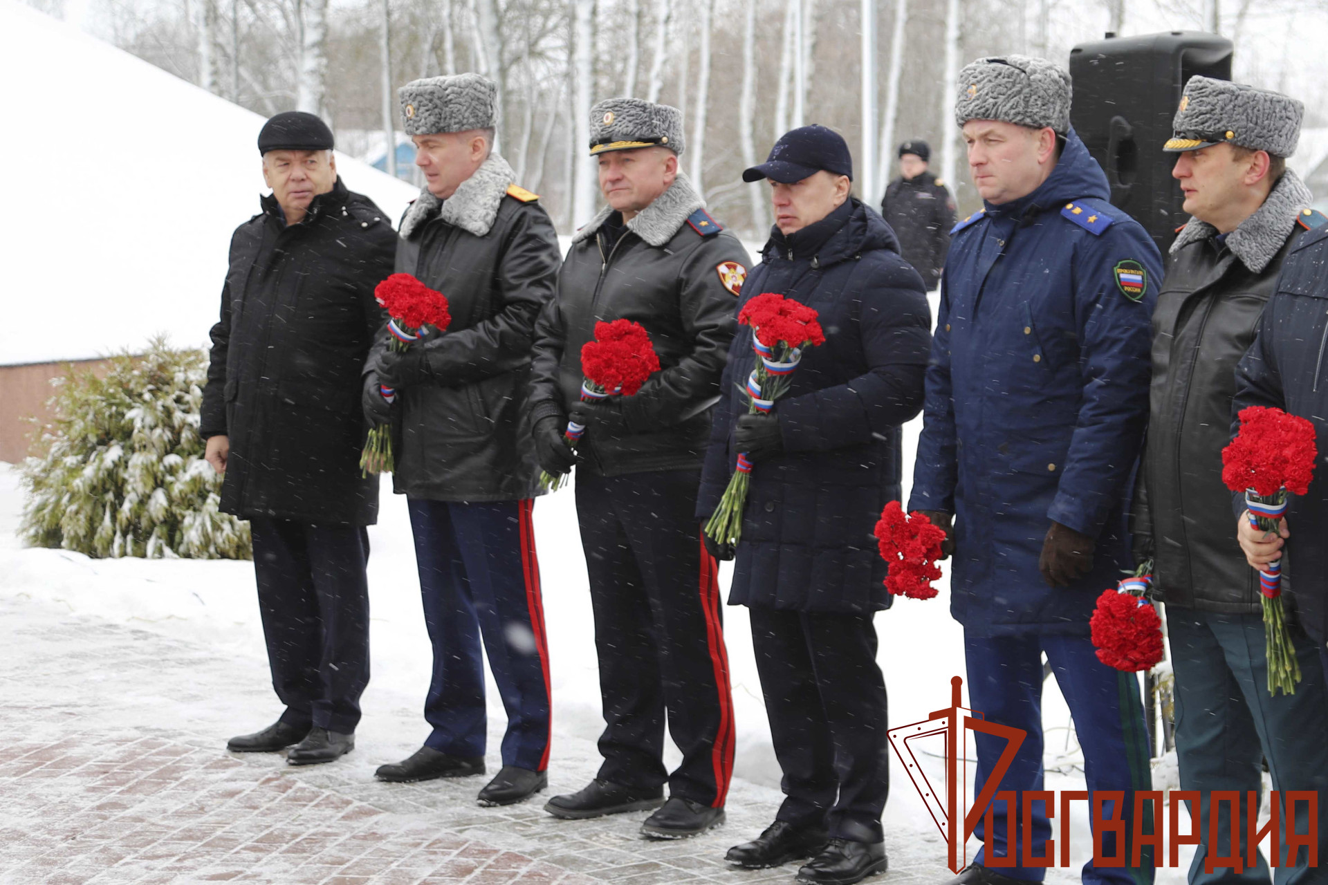 В Тульской области прошла церемония перезахоронения останков советских  солдат, в которой приняла участие Росгвардия — ТСН 24