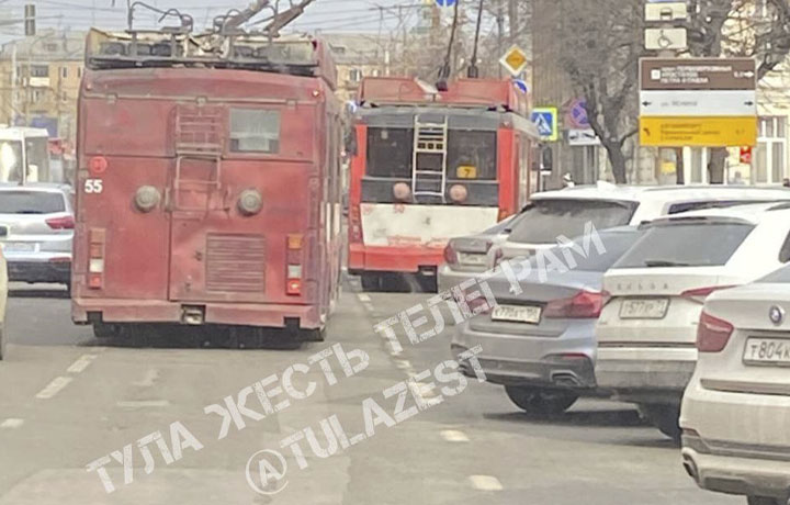 Два троллейбуса столкнулись на Красноармейском проспекте в Туле