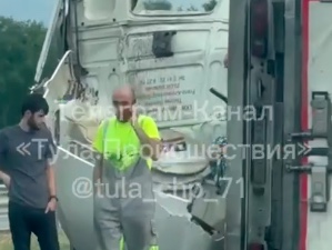 На трассе М2 Крым в Заокском районе Тульской области столкнулись фура и легковушка