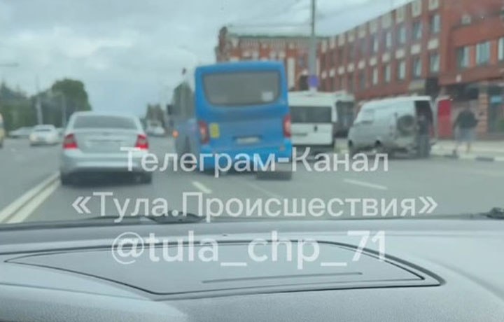 На проспекте Ленина в Туле у автобуса на ходу отлетело колесо