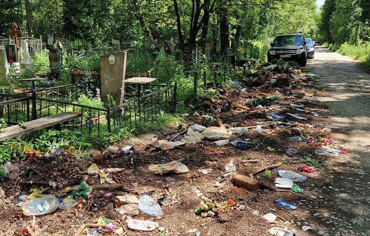 В Алексине жители жалуются на состояние кладбища "Петровское"