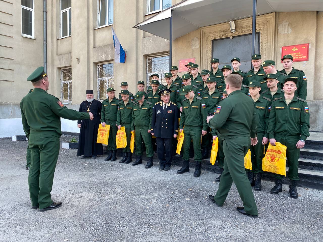 Видео призывников. Призывник на службу. Военнослужащие по призыву.