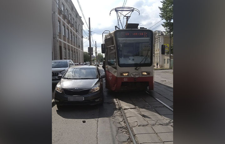 В Туле из-за ДТП произошла задержка трамваев на улице Коминтерна