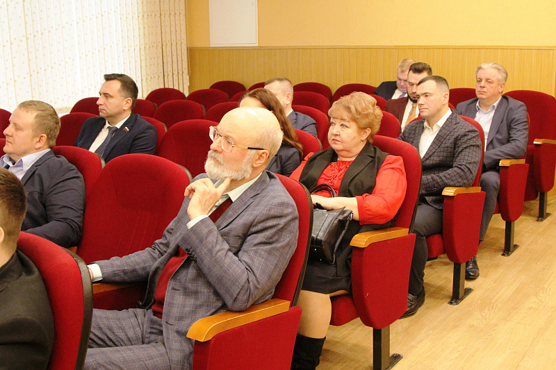 В Туле прошло награждение депутатов и работников образования за поддержку участников СВО