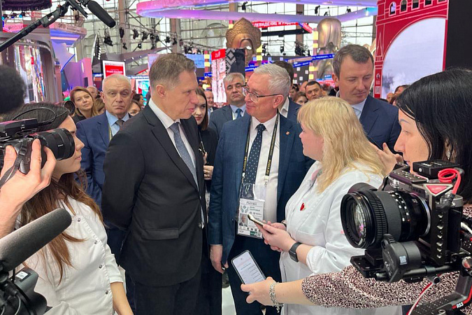 Стенд Тульской области на выставке «Россия» в Москве посетил министр здравоохранения РФ Михаил Мурашко