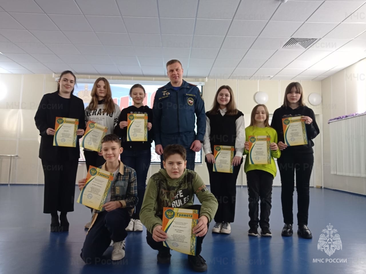 В Щекинской детской школе искусств прошел конкурс рисунков ко "Дню спасателя"