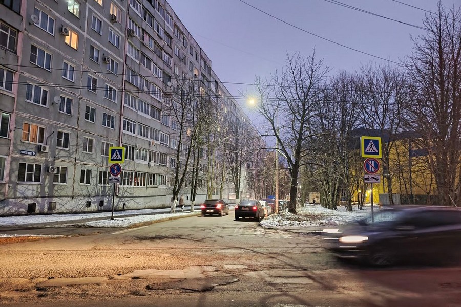 В Новомосковске по дублеру Рязанского шоссе появились знаки, запрещающие стоянку