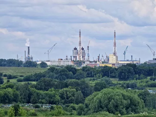 Жители Новомосковска жалуются, что задыхаются от едких заводских выбросов