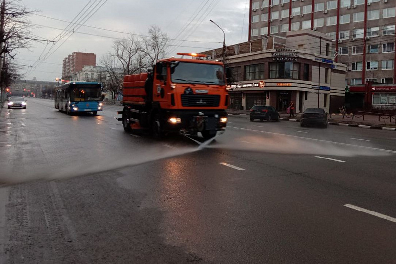 В Туле 4 апреля продолжилась уборка городских улиц