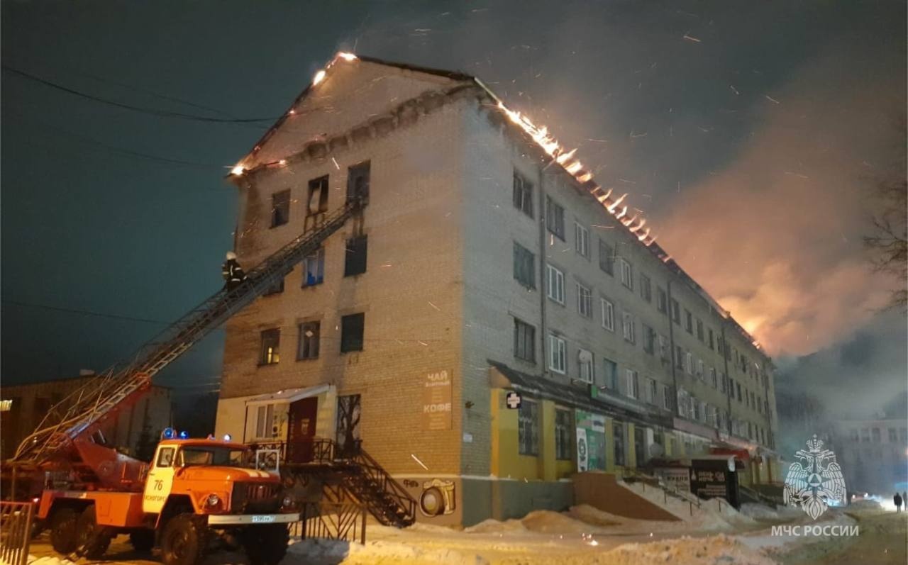 На ликвидацию открытого горения при пожаре в Ясногорске потребовалось более двух часов