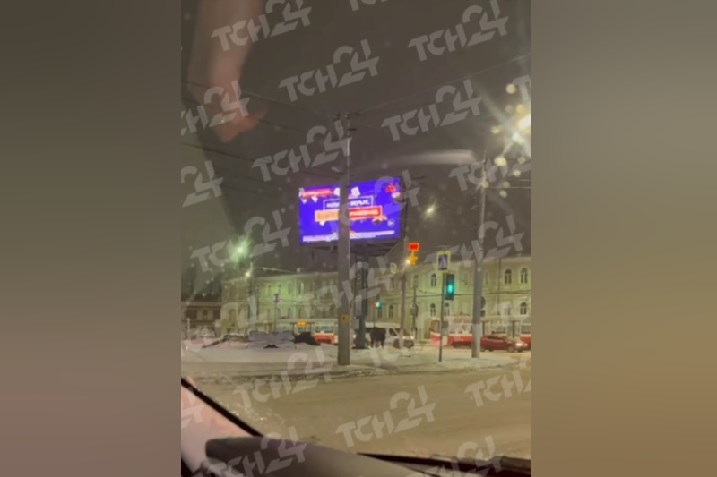 ﻿На улице Советской в Туле собралась пробка из-за ДТП со сломанным троллейбусом